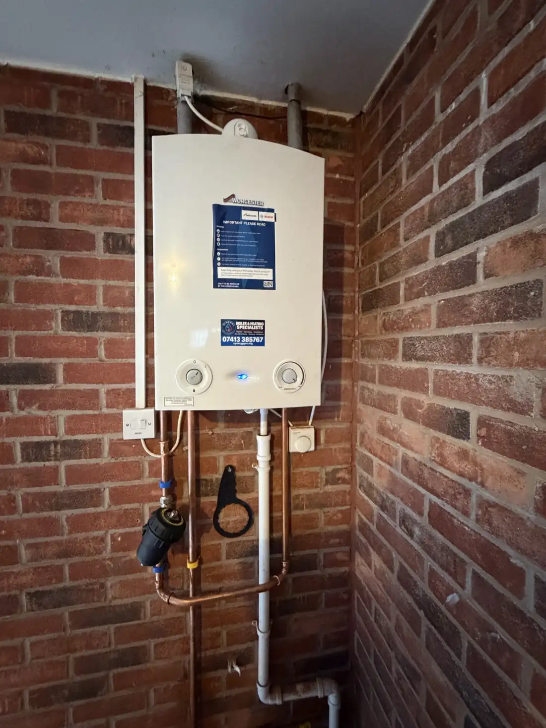 The finished Worcester Greenstar 18Ri ErP installation with a magnetic filter on the pipework below