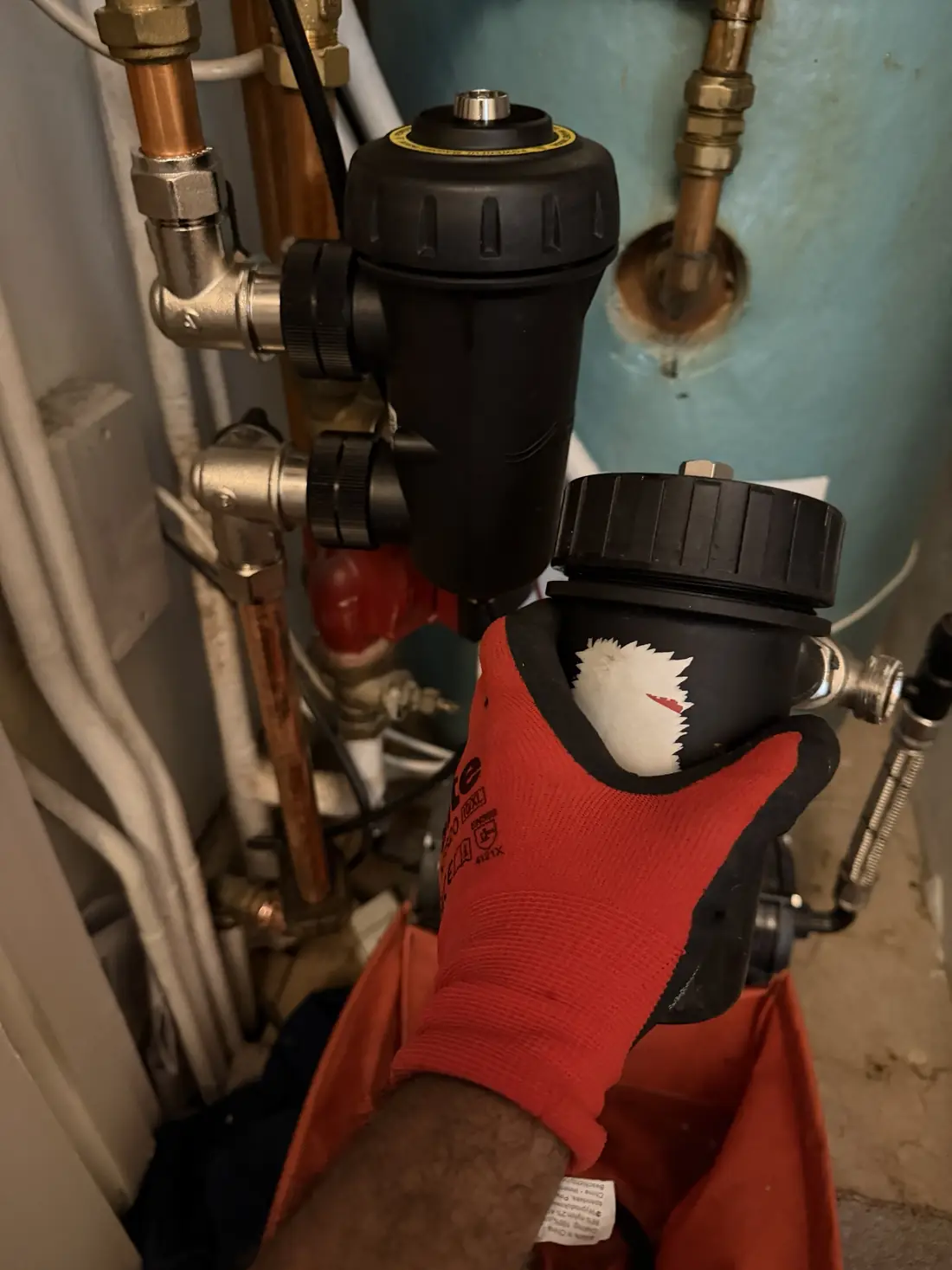 New Worcester magnetic system filter fitted on the pipework beside the hot water cylinder