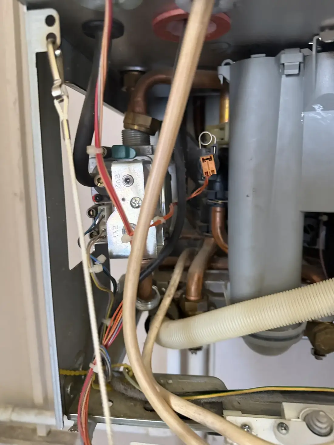 The original gas valve inside the Worcester CDi with EV1 and EV2 solenoids visible