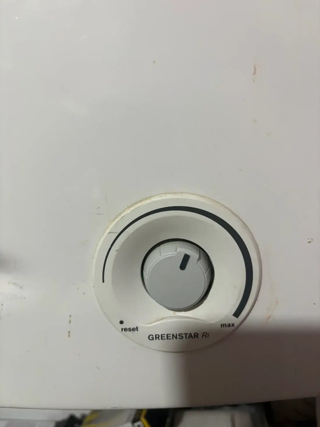 Control dial on a Worcester Greenstar Ri boiler showing the reset position