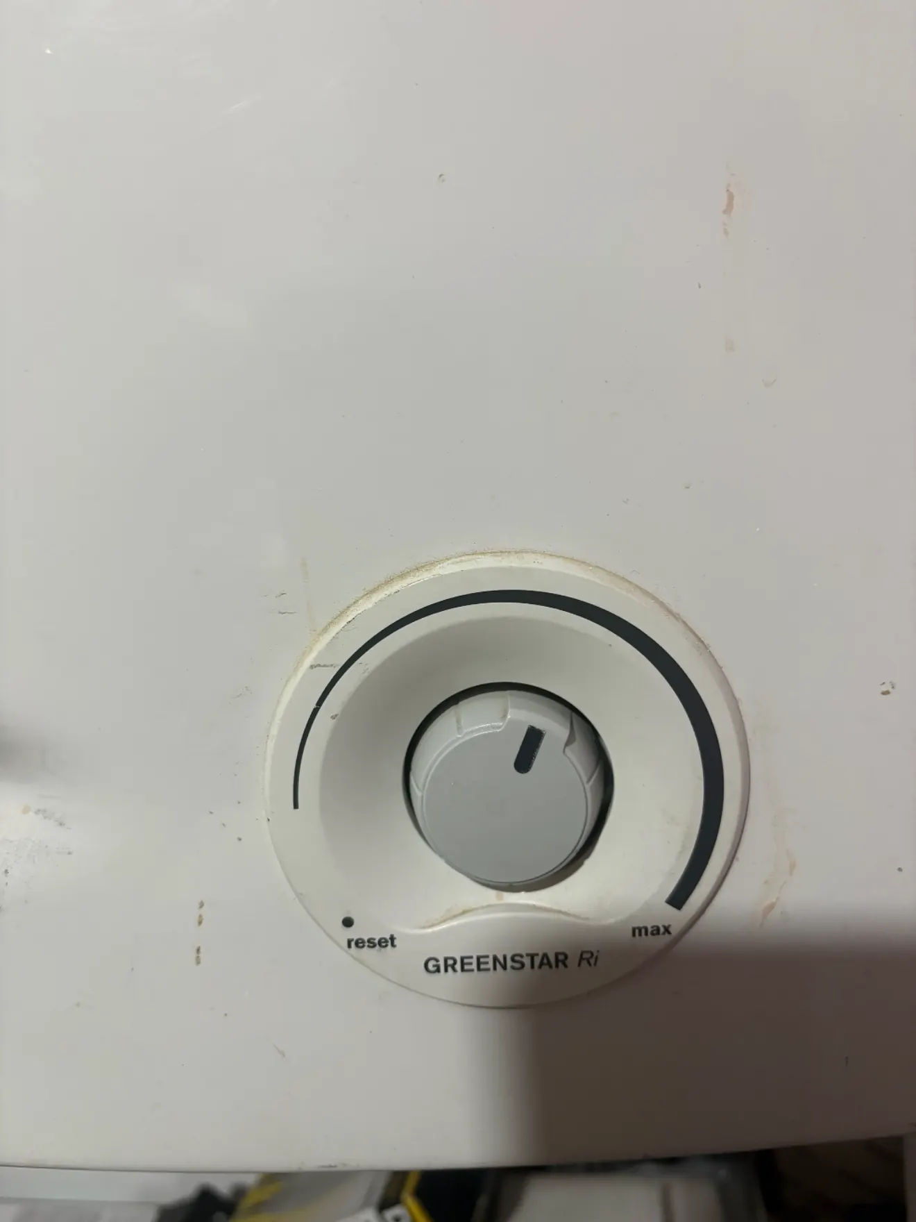 Control dial on a Worcester Greenstar Ri boiler showing the reset position