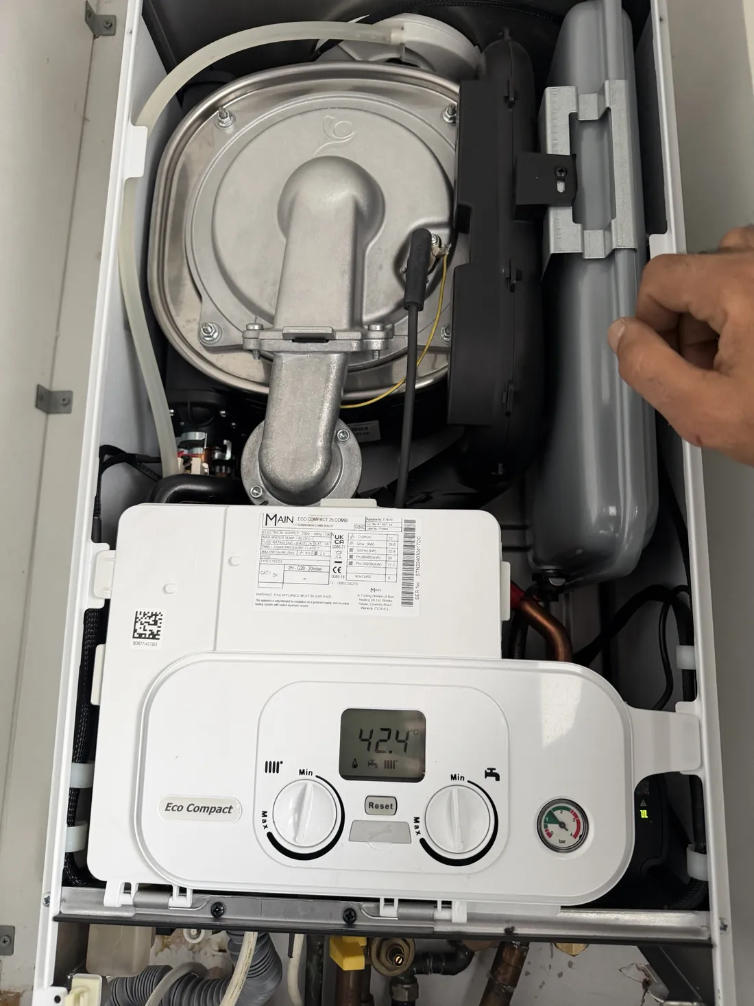 Main Eco Compact 25 combi with the front case removed, firing normally after the system pressure was restored