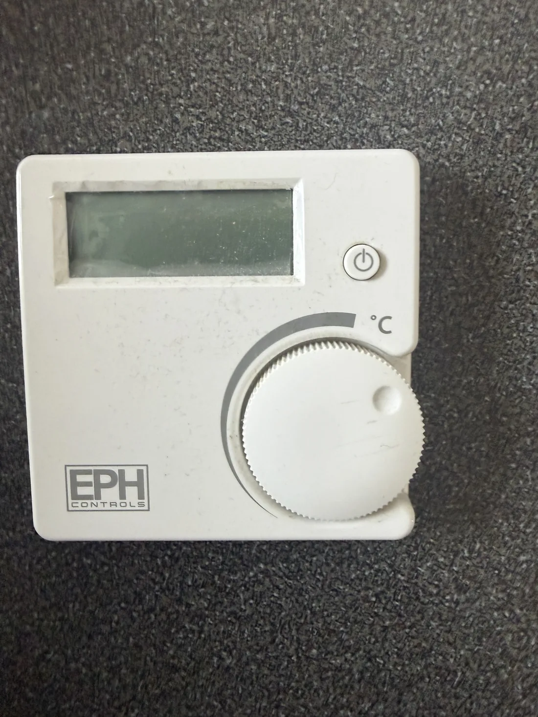 EPH Controls wireless room thermostat with a blank screen because its batteries had run flat